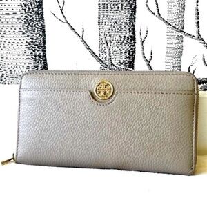 Like New! TORY BURCH Landon Pebble Leather Zip Wallet, French Gray